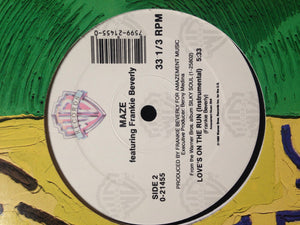 Maze Featuring Frankie Beverly : Love's On The Run (Remix) (12")
